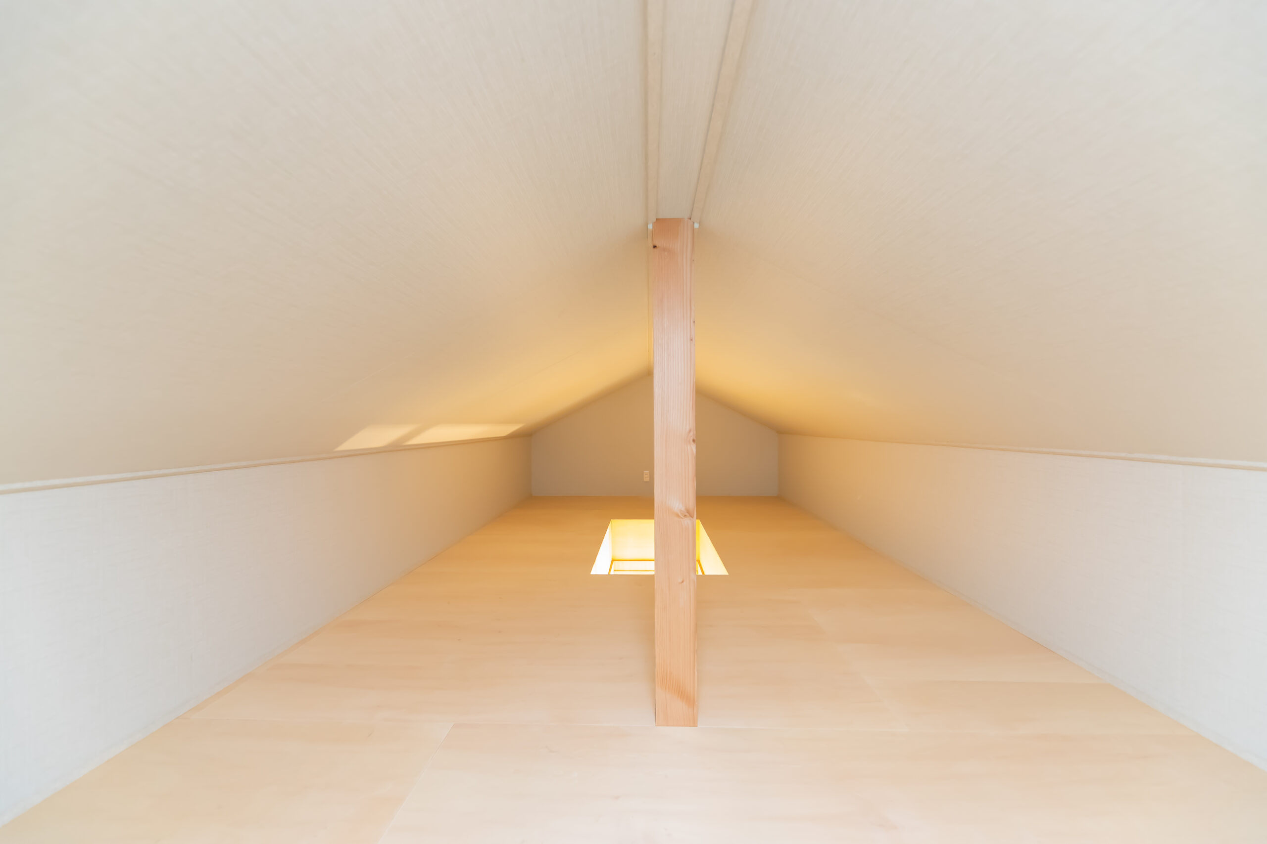 屋根の形が活きる小屋裏空間