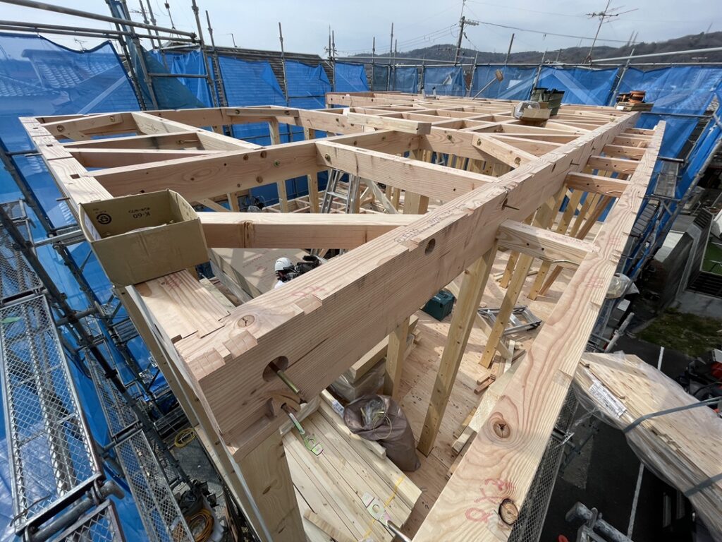 家族4人の”今”を、家に刻む。棟上げ式・手形式レポート｜woodplus