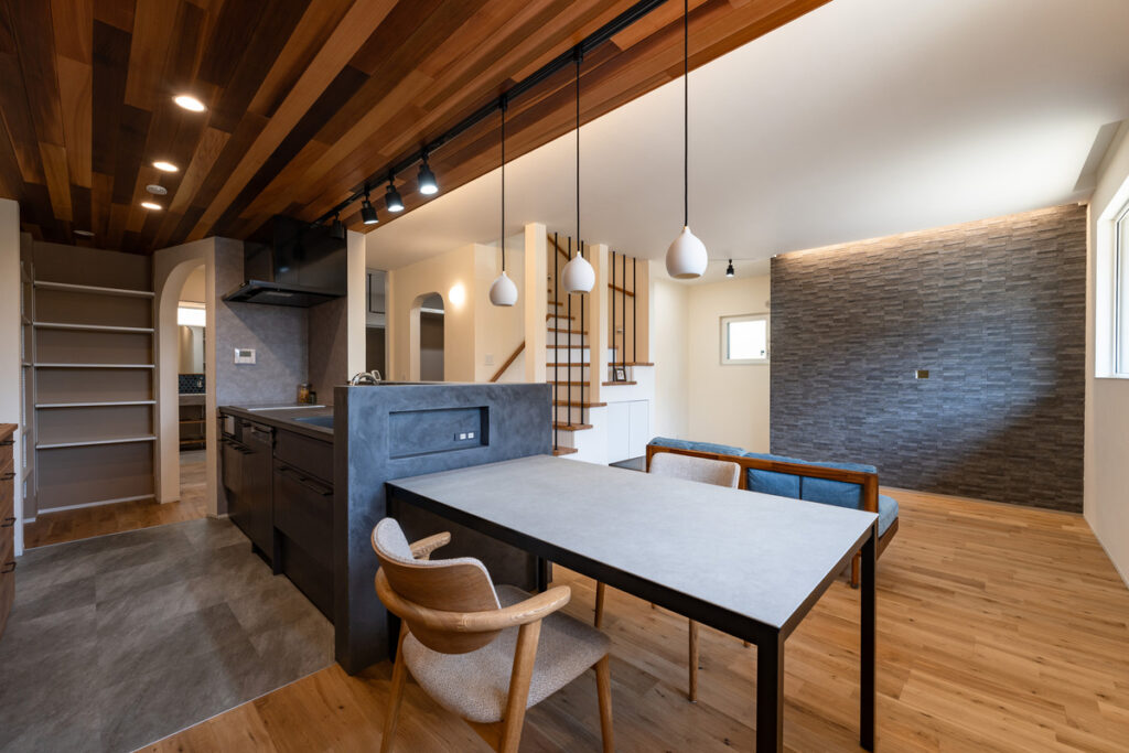 【1坪で100万損する？】広い収納が後悔の元になる理由と、費用を抑えてスッキリ暮らす秘訣！