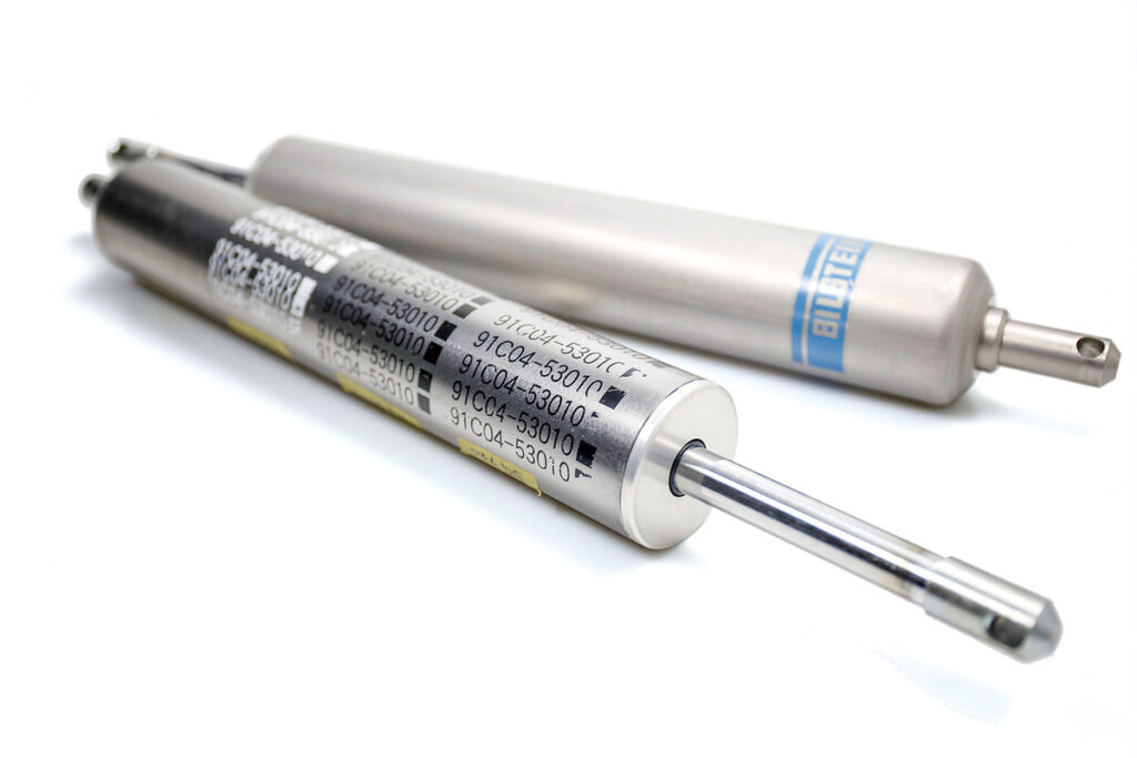 住宅の制震性能を飛躍的に高めるために使用される、ビルシュタイン社製の高精度な油圧式制震ダンパー